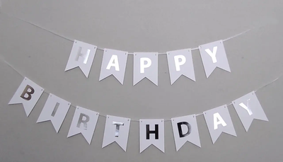 Гирлянда буквы Happy Birthday серебро на белом 75670 фото